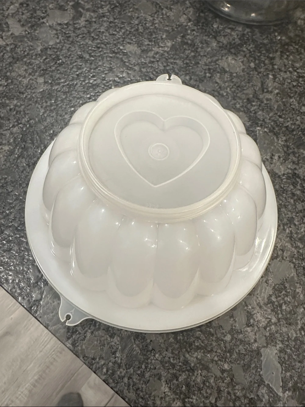 Tupperware White Heart-Top Gelatin Mold